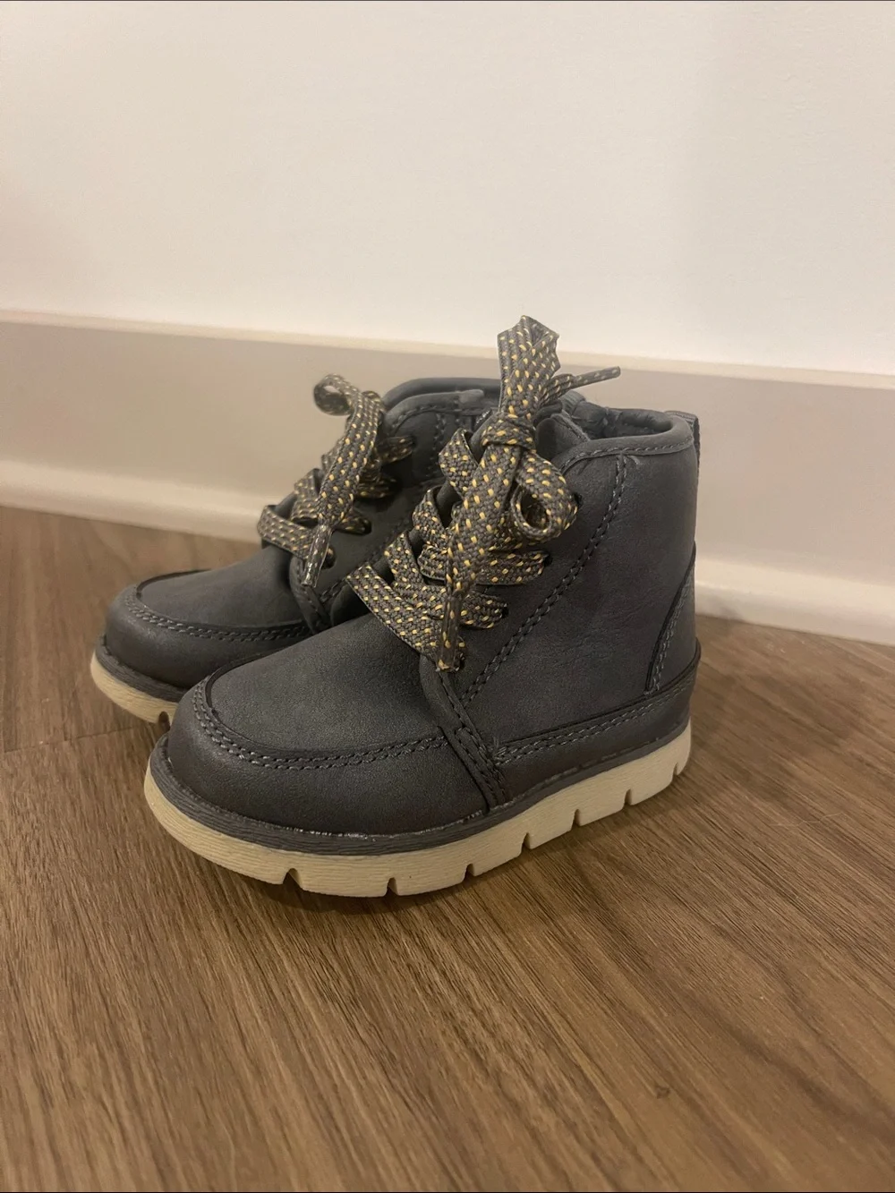 OshKosh B'gosh Dark Gray/Blue Ankle Boots with Yellow-Dotted Laces